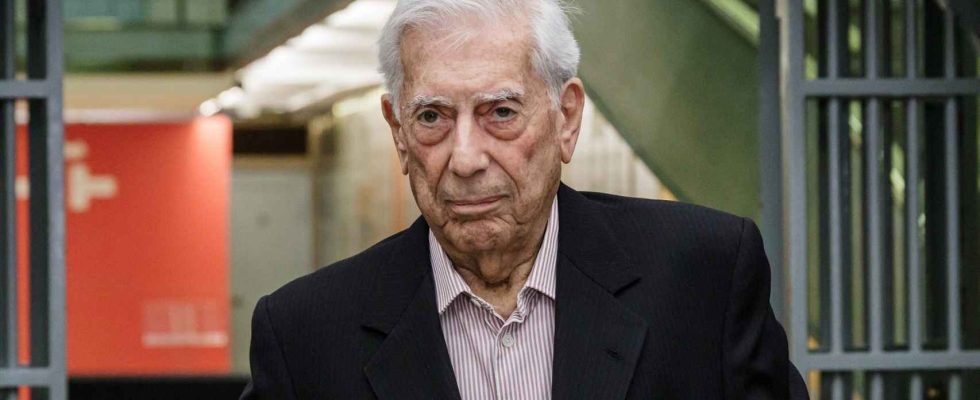 Mario Vargas Llosa hospitalise pour le Covid 19 depuis samedi