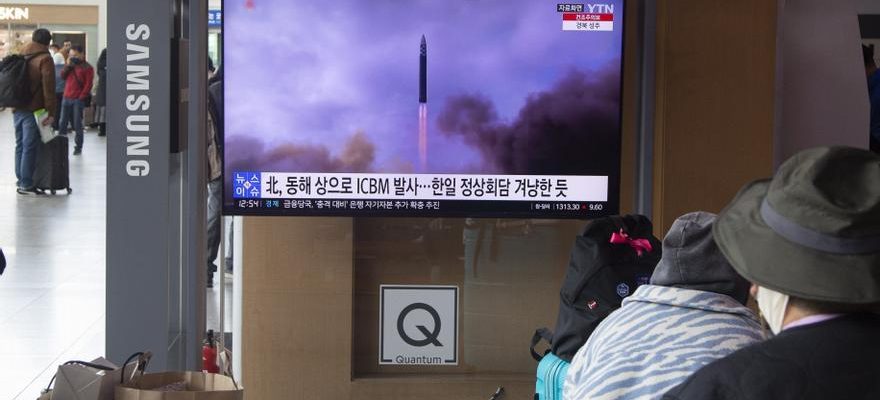 Pyongyang tire deux missiles apres larrivee dun sous marin americain en