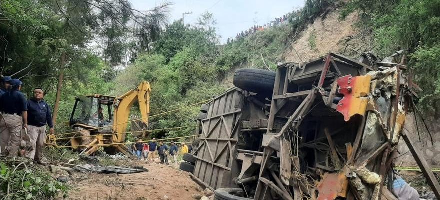 Un bus se renverse au Mexique faisant au moins 27