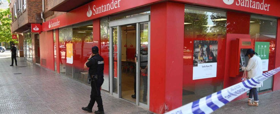 Un voleur decede apres une fusillade dans une banque a