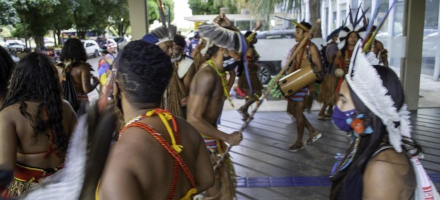 Une attaque contre un village indigene au Bresil fait au