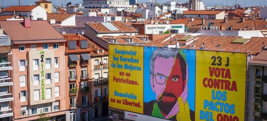 Une fondation affiche une banderole contre Feijoo et Abascal a