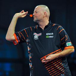 Van Barneveld remporte le thriller et est quart de finaliste