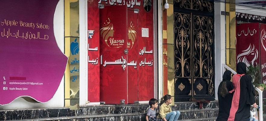 Veto des talibans Les talibans interdisent les salons de