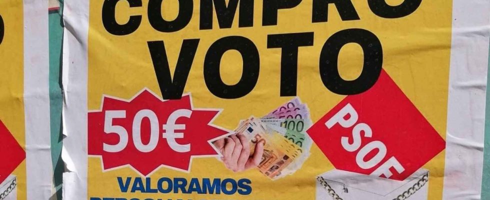 les fausses publicites contre le PSOE qui tapissent le centre