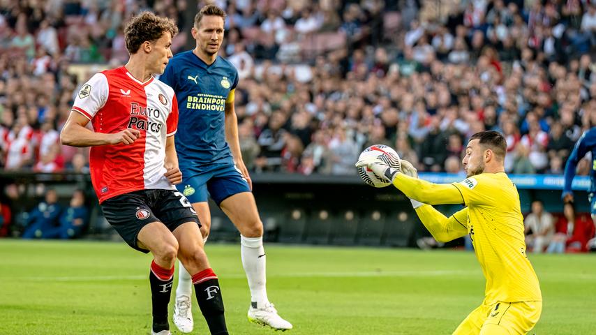 1691186205 602 Noa Lang tire sur le PSV devant Feyenoord pour ses