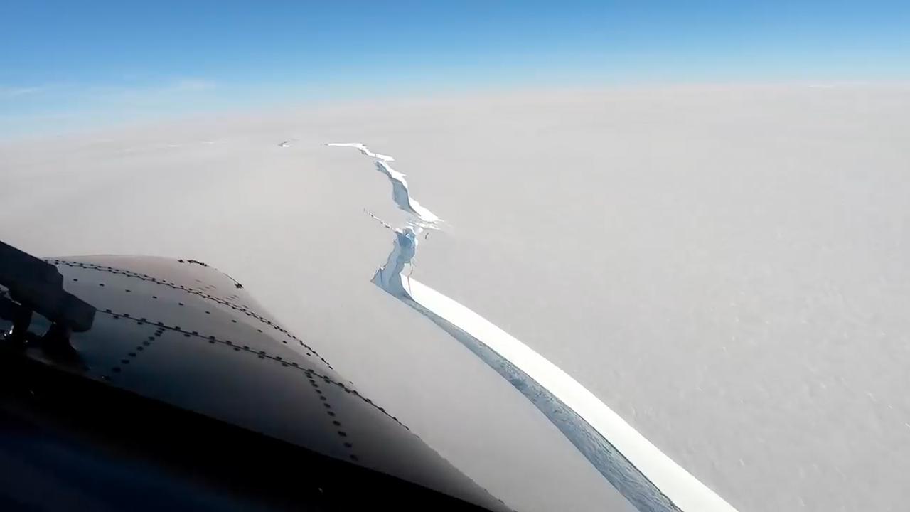 Beeld uit video: IJsschots zo groot als provincie Utrecht breekt af van Antarctica