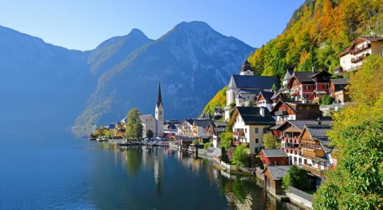 Des hordes de touristes inondent un village autrichien et les