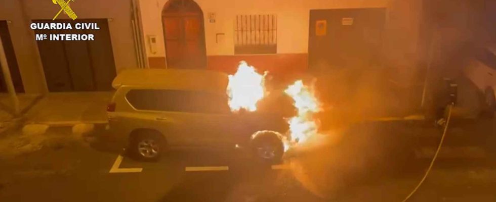 Deux personnes arretees a Melilla pour avoir incendie la voiture