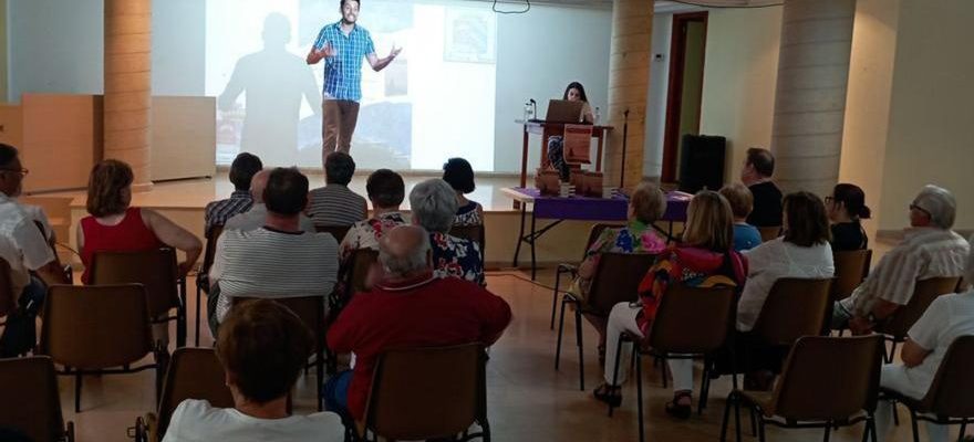 Eloy Morera et Cristina Abad presentent leur livre Crescente de