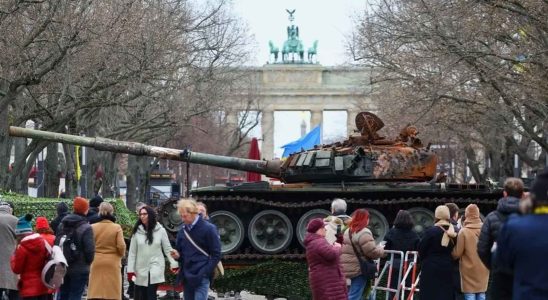 Geibel et Lenze les militants qui installent des pieces de