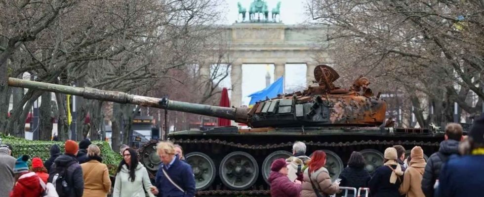 Geibel et Lenze les militants qui installent des pieces de