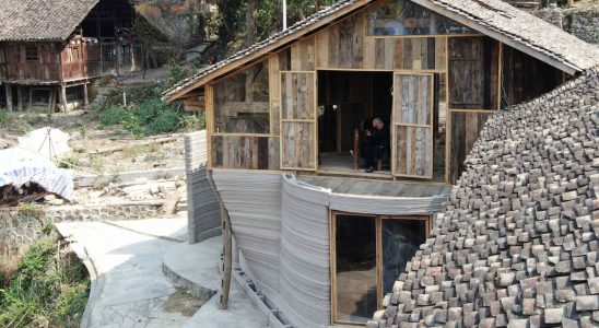 Ils demontent piece par piece une maison chinoise en bois