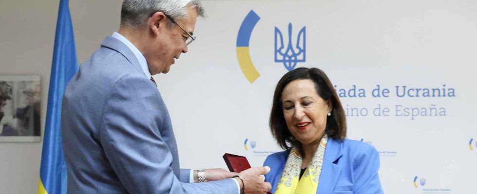 LUkraine decerne a Margarita Robles la Distinction dhonneur pour le