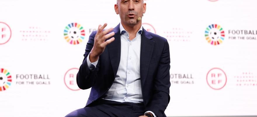 La FIFA suspend temporairement Rubiales