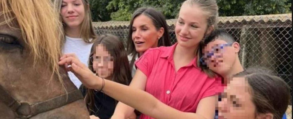 La visite surprise de Letizia et de ses filles Leonor