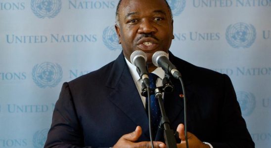 Larmee gabonaise prend le pouvoir apres la reelection du president