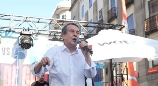 Le maire de Vigo se joint aux combats de coqs
