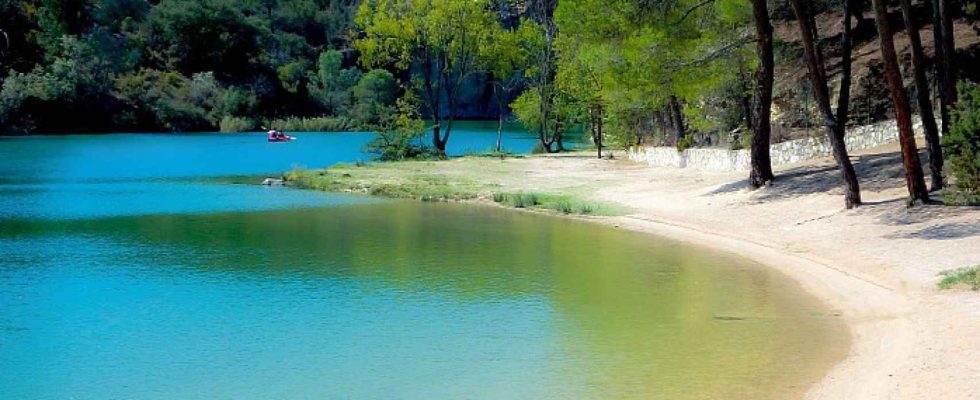 Limpressionnante plage cristalline de Guadalajara a seulement une heure et