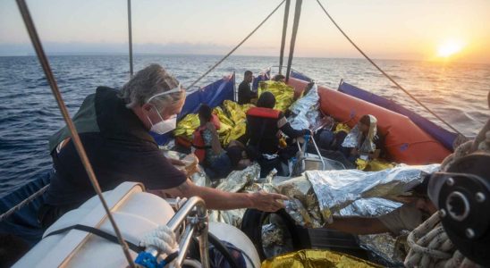 Pres de 4 000 immigrants saturent Lampedusa apres une nuit