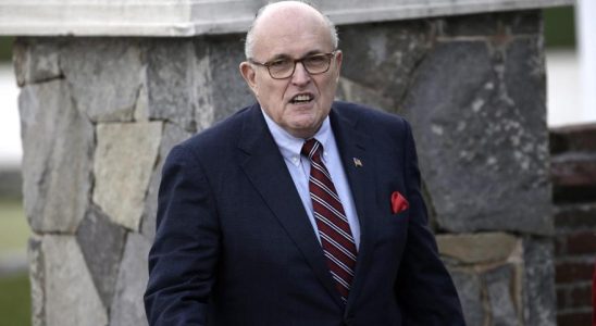 Rudy Giuliani accuse avec Trump se rend aux autorites