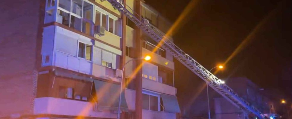 Un mort et neuf blesses legers dans un incendie dans