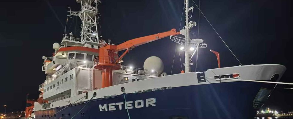 Une expedition decouvre trois volcans sous marins qui pourraient etre actifs