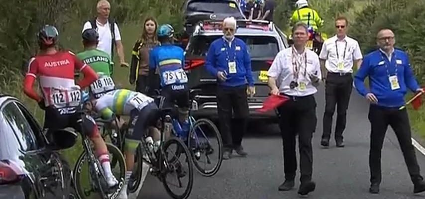 Van der Poel est entre dans la maison pendant la