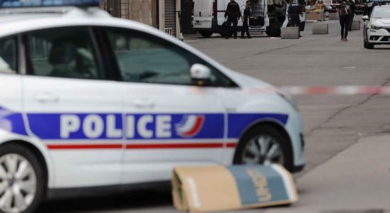 viole et empale une femme avec un balai en France