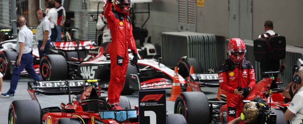Carlos Sainz senvole a Singapour et decroche la pole lors