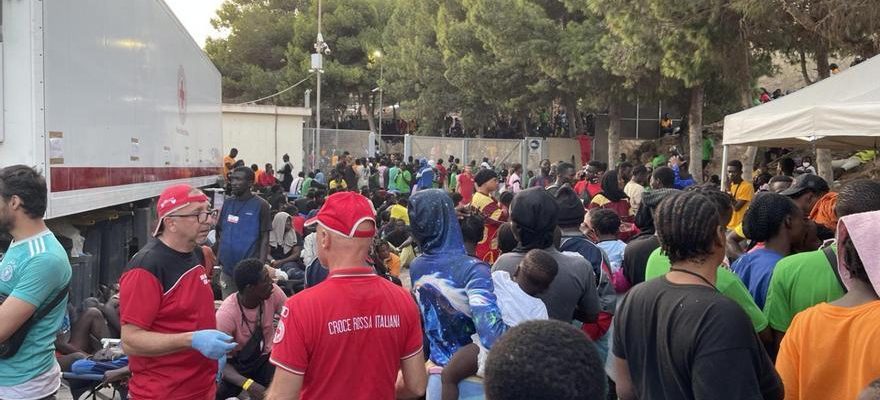 Chaos a Lampedusa apres larrivee de 7 000 migrants en