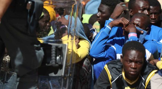 Chaos et tension sur lile de Lampedusa apres larrivee de