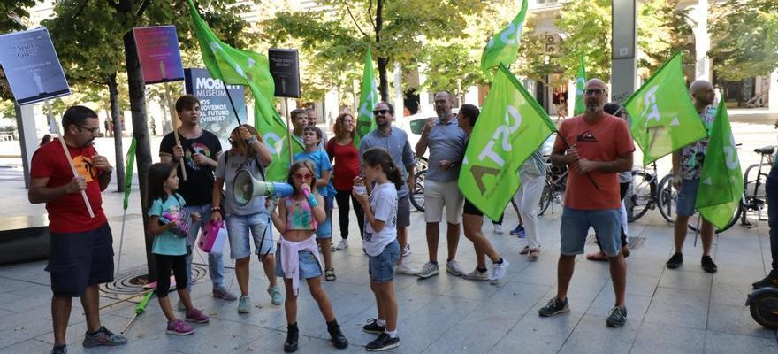 Concentration de protestation du personnel des cinemas Palafox Aragonia et