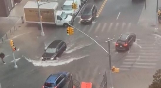 Inondations a New York des stations de metro inondees
