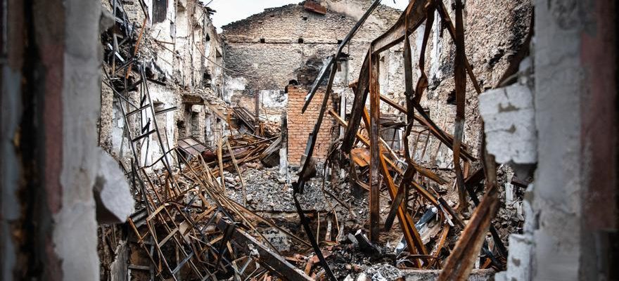 La Russie bombarde Kherson tuant au moins une personne