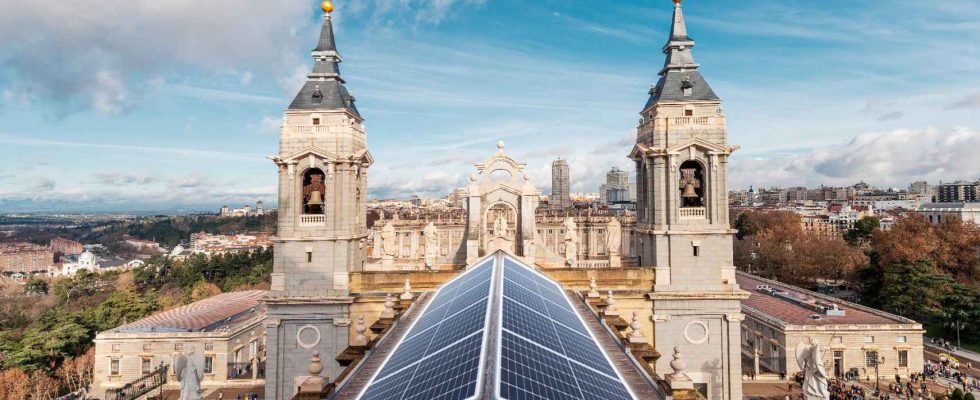 Larcheveche veut installer des panneaux solaires a lAlmudena et dans