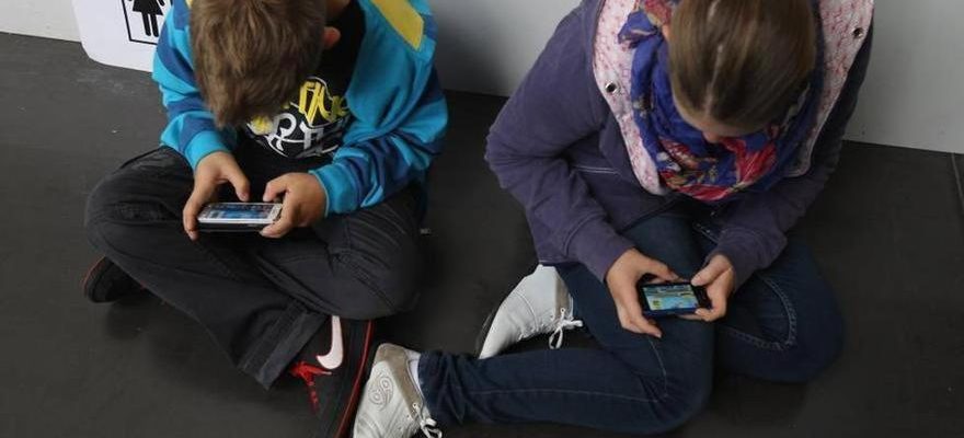 Le premier contact des enfants espagnols a lieu entre 9