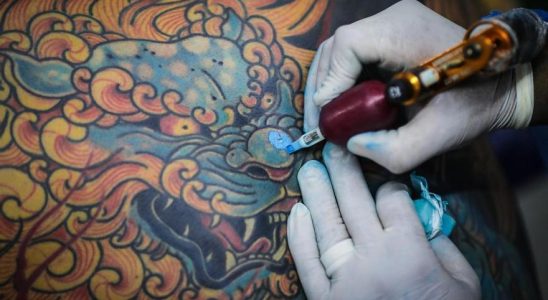 Ordonnances sanitaires de retirer lencre pour les tatouages ​​et le