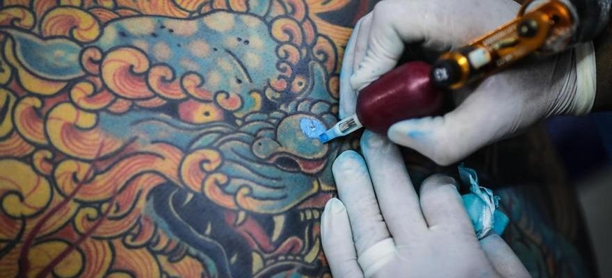 Ordonnances sanitaires de retirer lencre pour les tatouages ​​et le