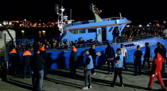 347 migrants arrivent a Lampedusa apres avoir traverse la Mediterranee