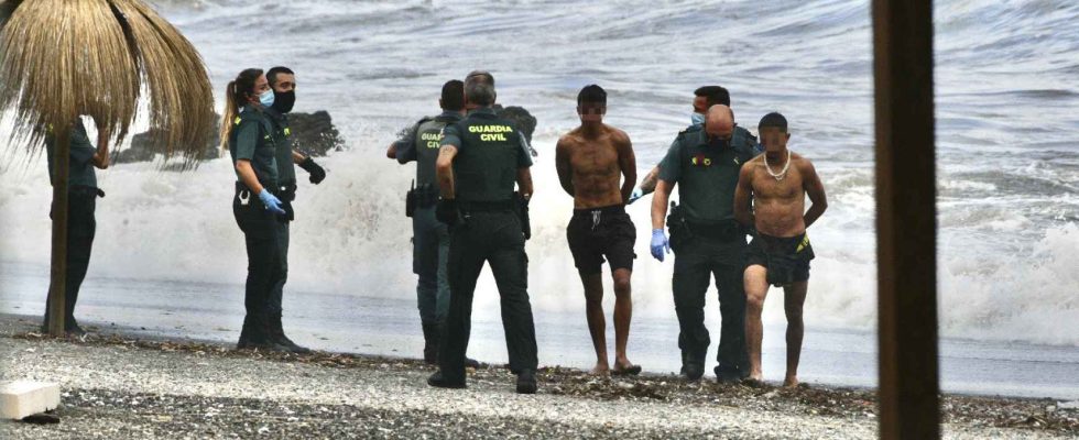 Au moins 27 immigrants dont un mineur arrivent a Ceuta