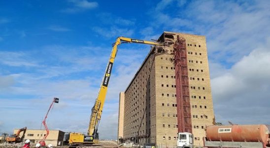 EN IMAGES Debut de la demolition du dernier batiment