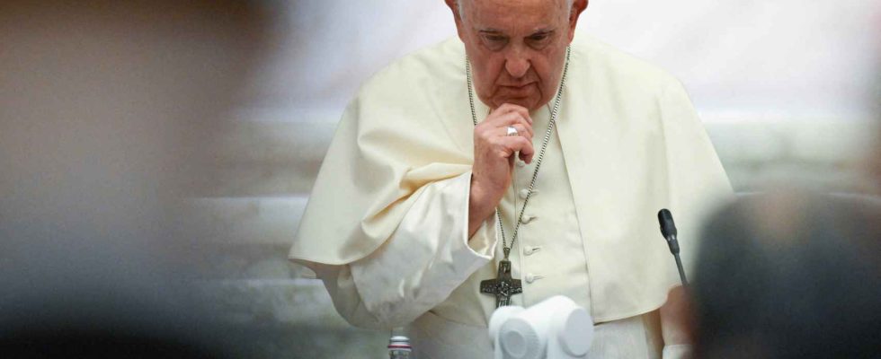 LEglise conservatrice accuse le Pape de repenser le role des