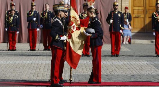 La princesse Leonor jure le drapeau en images