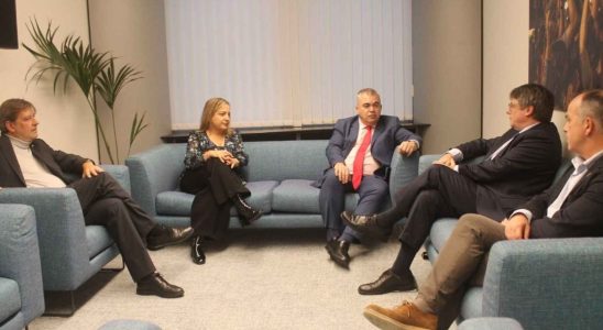Le PSOE annonce la rencontre de son numero 3 Santos