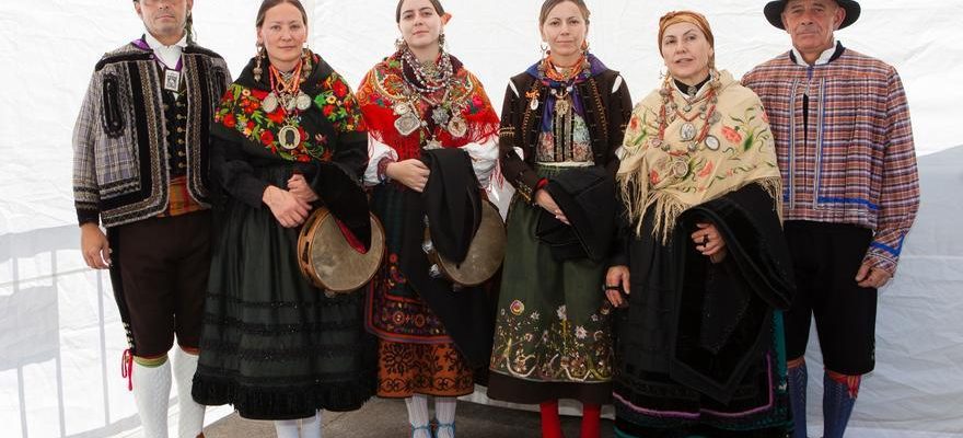 Le concours du meilleur costume doffrande de fleurs a deja