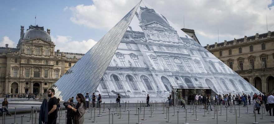 Le musee du Louvre evacue et ferme par crainte dun