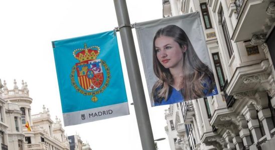 Leonor jure sur la Constitution sans le roi Juan Carlos