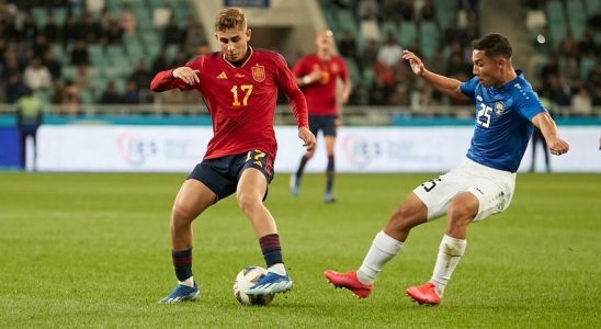 Les Francais jouent la seconde mi temps du match amical U 21