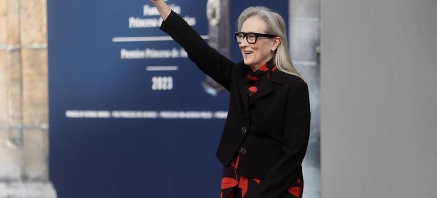 Meryl Streep excitee danse au son de la cornemuse lors